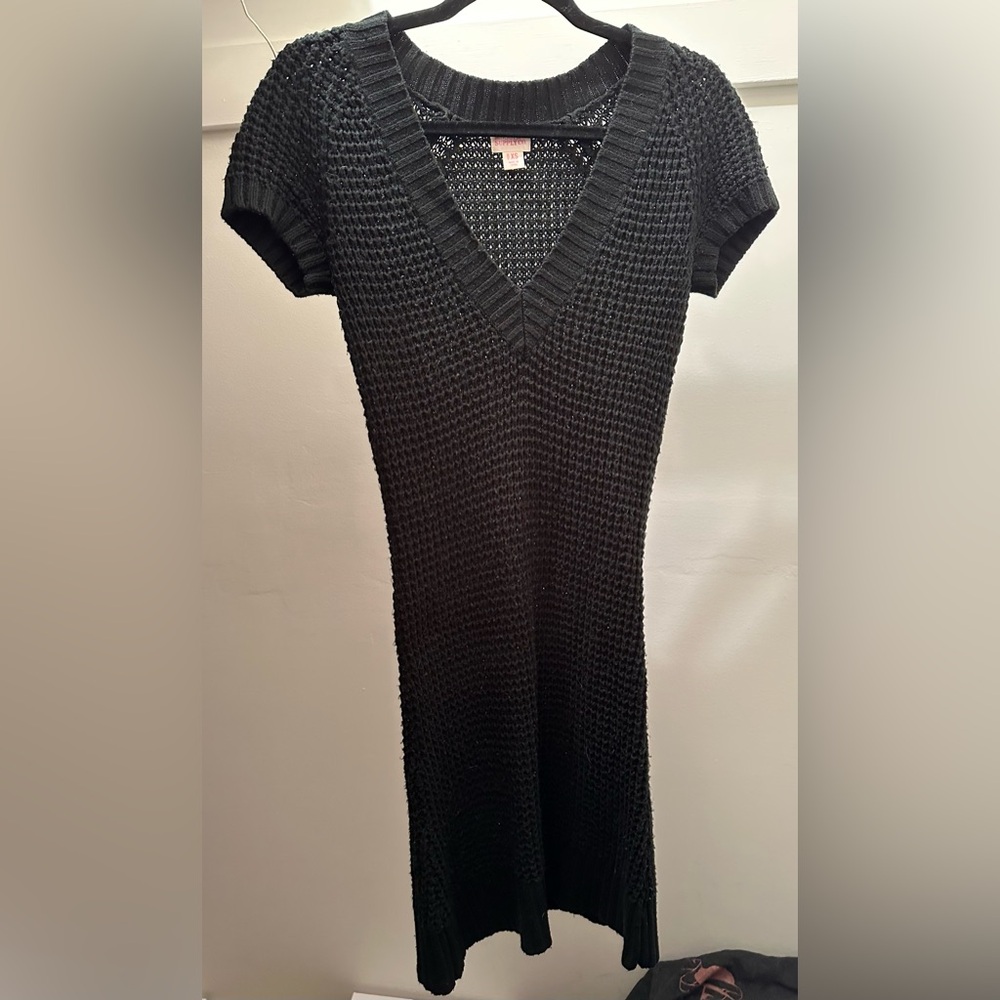 Black V-Neck Short Sleeve Mini Sweater Dress
